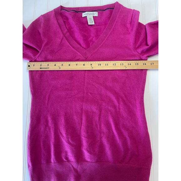 Banana Republic Fuchsia V-Neck Sweater for Women - Picture 4 of 6